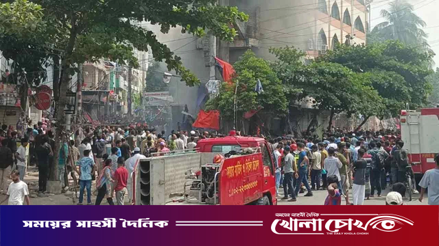 মিরপুরে উচ্ছেদে ভেকুর আঘাতে বিদ্যুতের তার ছিঁড়ে মসজিদে আগুন, ধাওয়া-পাল্টা ধাওয়া
