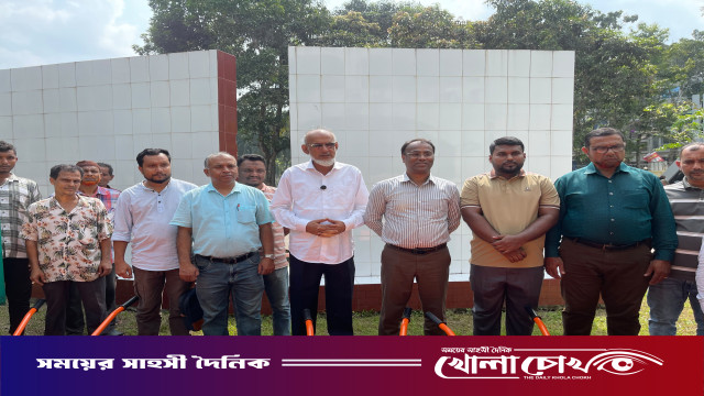 সেবার মানোন্নয়নে পিরোজপুর সদর হাসপাতালে জেলা পরিষদের অক্সিজেন ও পরিচ্ছন্নতা সামগ্রী বিতরণ