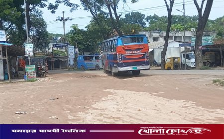 উদ্বোধনের কয়েক মাসেই বেহাল কালকিনি পৌর বাস টার্মিনাল: দুর্ঘটনার শঙ্কা, চরমে যাত্রী দুর্ভোগ