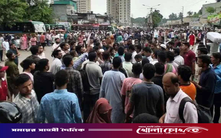 প্রশ্নপত্র ফাঁসের অভিযোগে পরীক্ষা স্থগিত নীলক্ষেতে চাকরিপ্রত্যাশীদের অবরোধ