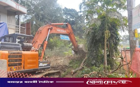 ফরিদপুর মেডিকেল কলেজ এলাকায় পৌরসভার পরিচ্ছন্নতা অভিযান: কমবে দুর্ঘটনার ঝুঁকি