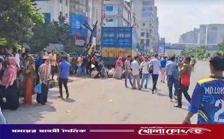 উত্তরায় পোশাকশ্রমিকদের সড়ক অবরোধ