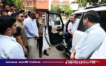 আজিমপুর সরকারি কোয়ার্টারের অপরিচ্ছন্নতায় ক্ষুব্ধ প্রধানমন্ত্রী