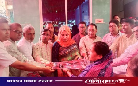 আলফাডাঙ্গায় পূজামণ্ডপ পরিদর্শনে হেলেন জেরিন ও নাসিরুল ইসলাম, শাড়ি ও নগদ অর্থ বিতরণ