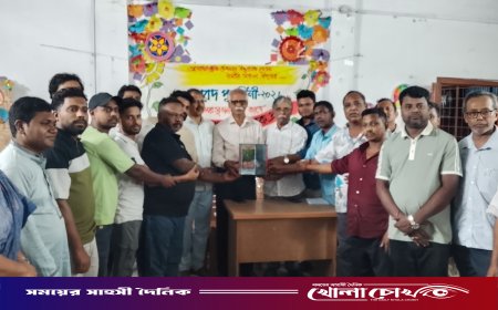 ফরিদপুরে পূজামণ্ডপের নান্দনিক সাজসজ্জায় সম্মাননা স্মারক প্রদান
