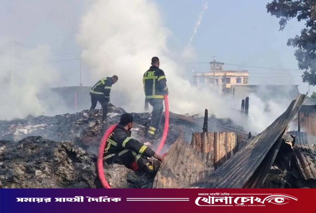 গাজীপুরে ভয়াবহ অগ্নিকাণ্ড, মসজিদসহ ২০ টি দোকান পুড়ে ছাই