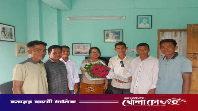 সংরক্ষিত নারী আসনের এমপি মাধবী মারমার সঙ্গে রোয়াংছড়ি উপজেলা যুবদলের সৌজন্য সাক্ষাৎ