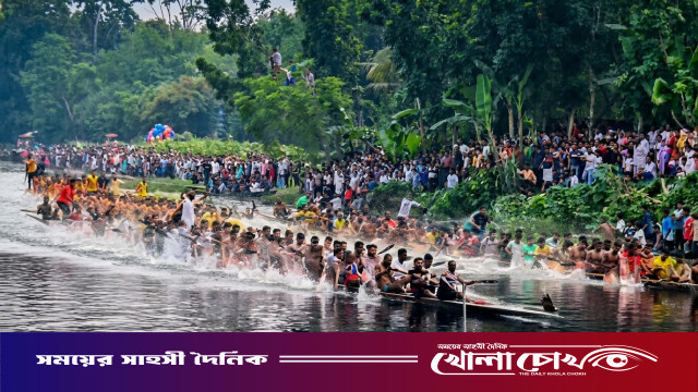 শালিখায় ফটকী নদীতে ঐতিহ্যবাহী নৌকাবাইচ ও গ্রামীণ মেলা অনুষ্ঠিত