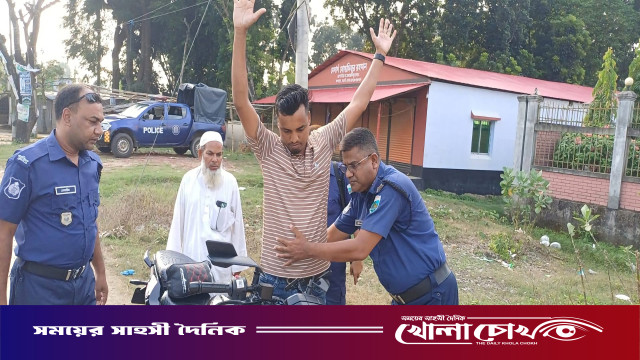 নওগাঁয় একযোগে ২০ চেকপোস্টে পুলিশের সাঁড়াশি অভিযান: ৬ শতাধিক যানবাহনে তল্লাশি, ৩৩ মামলা