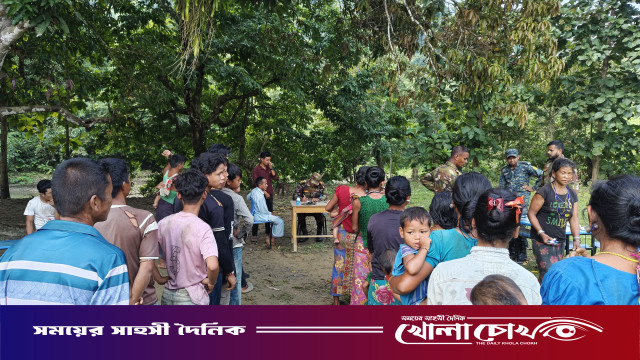 আলীকদমে সেনাবাহিনীর মানবিক উদ্যোগ: দুর্গম পাহাড়ে তিন শতাধিক বাসিন্দাকে বিনামূল্যে চিকিৎসাসেবা ও ওষুধ বিতরণ