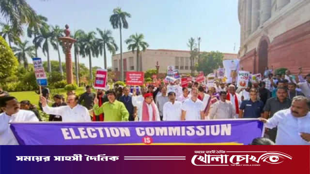 দিল্লিতে মিছিল থেকে রাহুল-প্রিয়াঙ্কাসহ বিরোধীদলীয় নেতারা আটক