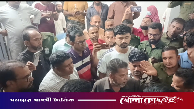 নোয়াখালীতে চিকিৎসায় অবহেলায় শিশুর মৃত্যুর অভিযোগ, হাসপাতালে স্বজনদের ভাঙচুর