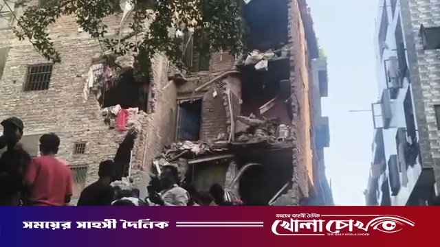 দিল্লিতে পাঁচতলা ভবন ধস, বহু মানুষ চাপা পড়ার শঙ্কা