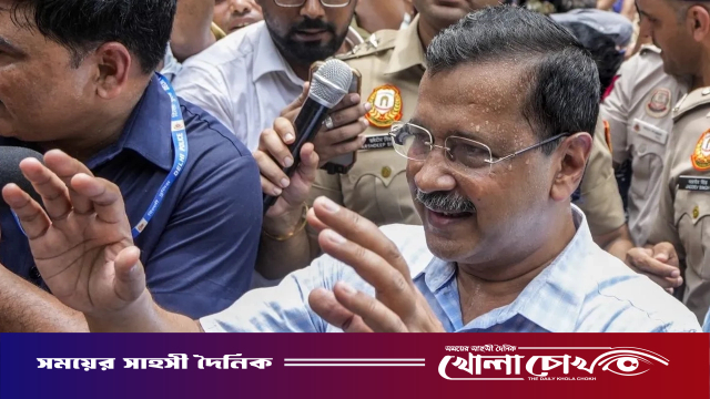 এবার ককরোচদের বিক্ষোভে যোগ দিতে গিয়ে আটক কেজরিওয়াল