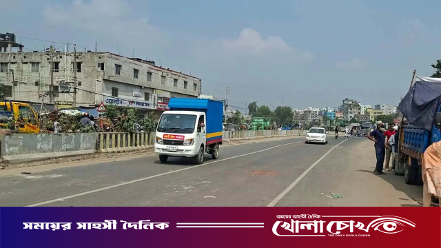 মোহাম্মদপুরে সড়ক অবরোধ প্রত্যাহার, যান চলাচল শুরু