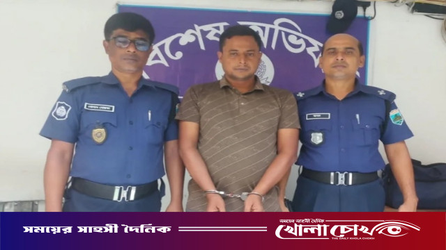 নওগাঁয় হানি ট্র্যাপে ফেলে বৃদ্ধের আপত্তিকর ভিডিও ধারণ, ১০ লাখ টাকা দাবির অভিযোগে গ্রেপ্তার ১