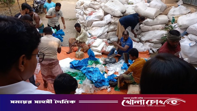 মাদারীপুরে জব্দ হওয়া ১০ হাজার কেজি অবৈধ পলিথিন নিলামে বিক্রি, রাজস্ব আয় পৌনে ৬ লাখ টাকা