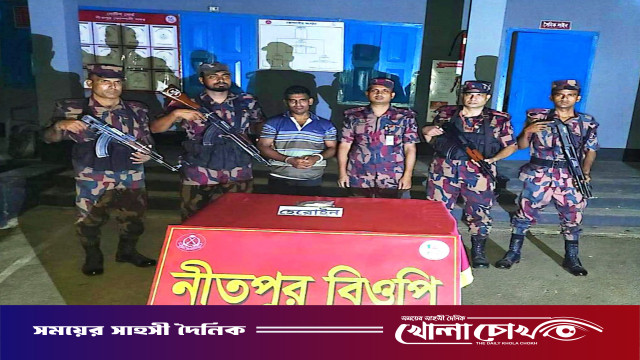 নওগাঁর পোরশায় যাত্রীবাহী বাসে বিজিবির অভিযান: ৬৪০ গ্রাম হেরোইনসহ আটক ১
