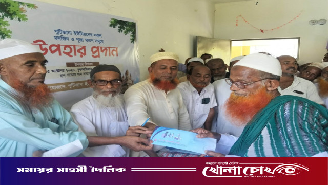 ফুলবাড়িয়ায় সম্প্রীতির অনন্য দৃষ্টান্ত: ১১৮ মসজিদ ও ২১ পূজামণ্ডপে আর্থিক উপহার