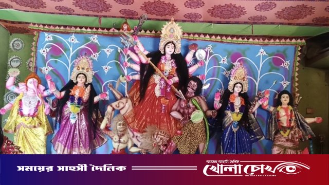 দৌলতপুরে শারদীয় দুর্গোৎসবের শেষ মুহূর্তের প্রস্তুতি: মহাষষ্ঠীতে দেবীর বোধন