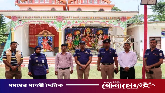 পিরোজপুরে পূজামণ্ডপ পরিদর্শন ও মতবিনিময় করলেন পুলিশ সুপার