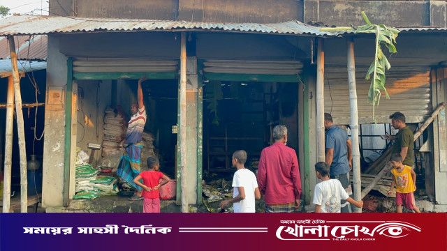 সালথায় আগুনে ৩ দোকান ভস্মীভূত, অর্ধকোটি টাকার মালামাল রক্ষা
