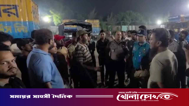কুরিয়ার সার্ভিস কার্যালয়ে হামলা-ভাঙচুর-লুট