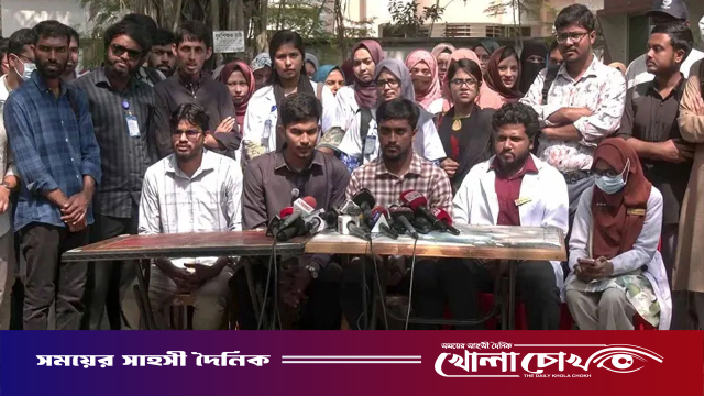 ৫ দাবিতে অনির্দিষ্টকালের কর্মবিরতি রামেক ইন্টার্ন চিকিৎসকদের