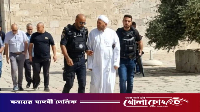 আল-আকসার খতিবকে গ্রেপ্তার করেছে ইসরায়েলি নিরাপত্তা বাহিনী