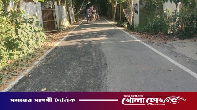 নগরকান্দায় আড়াই কোটি টাকার সড়ক কার্পেটিংয়ে অনিয়ম: মাস না পেরোতেই জোড়াতালি