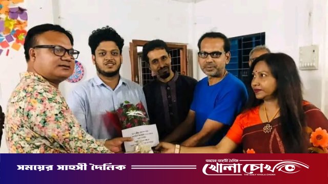 ‘ইয়্যুথ ভলান্টিয়ার অ্যাওয়ার্ড’ অর্জন করায় ফুলেল শুভেচ্ছায় সিক্ত নিরব ইমতিয়াজ শান্ত
