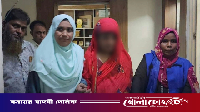 বটি দিয়ে কুপিয়ে মাকে হত্যা, মেয়ে আটক