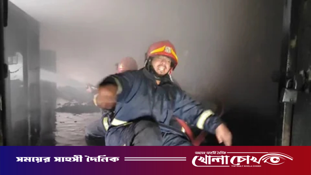 দেড় ঘণ্টার চেষ্টায় কেরানীগঞ্জের প্লাস্টিক কারখানার আগুন নিয়ন্ত্রণে, নিহত ১