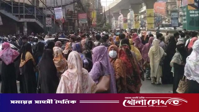 মিরপুরে বেতন-ভাতার দাবিতে পোশাকশ্রমিকদের সড়ক অবরোধ
