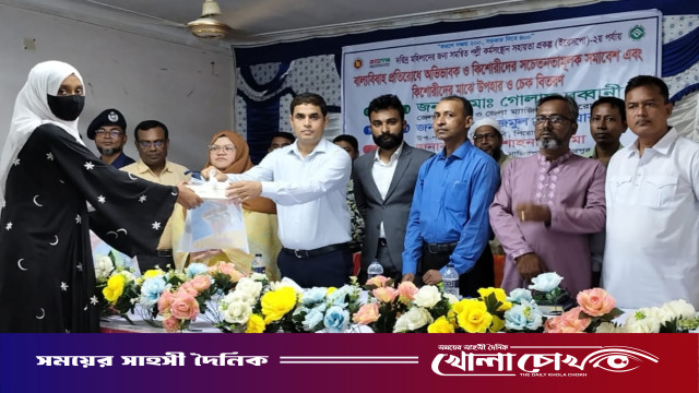 নাজিরপুরে বাল্যবিবাহ প্রতিরোধে সমাবেশ ও কিশোরীদের মাঝে চেক বিতরণ