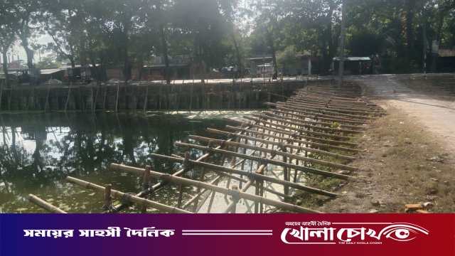 কালকিনিতে প্রশাসনের অনুমতি ছাড়াই মহাসড়ক দখল করে কুণ্ডুবাড়ি মেলার দোকান নির্মাণের অভিযোগ