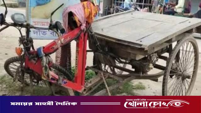 বোয়ালমারীতে মায়ের চোখের সামনেই ভ্যান দুর্ঘটনায় প্রাণ গেল শিশুর